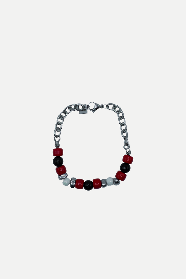 Senorita Bracelet con catena a maglie ovali color argento, elementi rossi, sfere nere e dettagli chiari