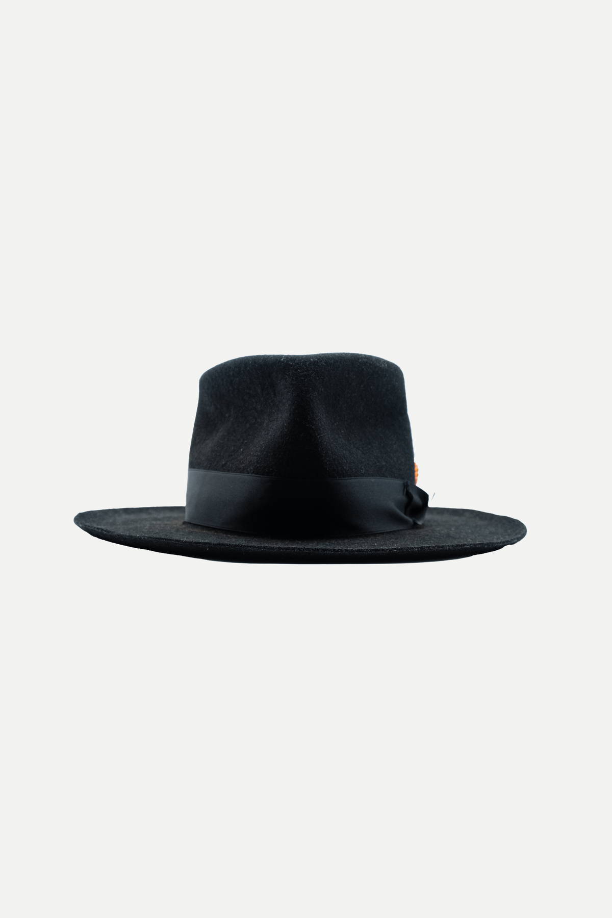 Senor Noir, cappello fedora nero a tesa ampia con fascia tono su tono