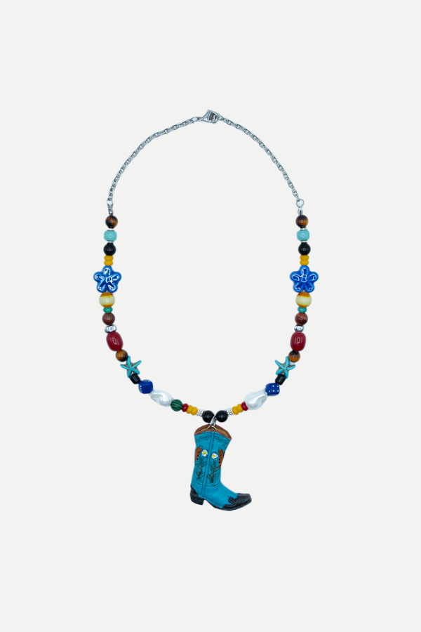Gringo Boot Turquesa, dettaglio dello stivale turchese con motivi floreali e perline multicolore
