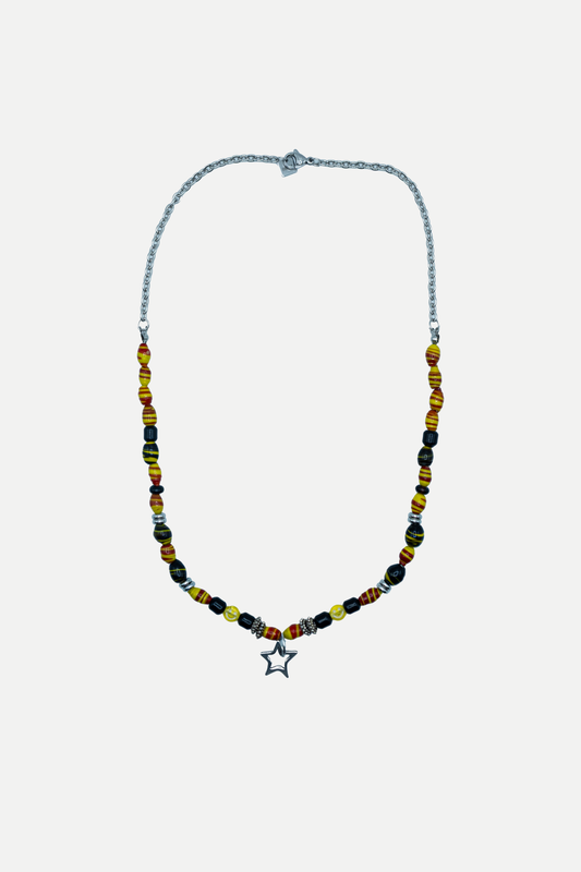 Sceriffa Star, dettaglio della stella dal profilo aperto, delle perline a righe e degli smile gialli