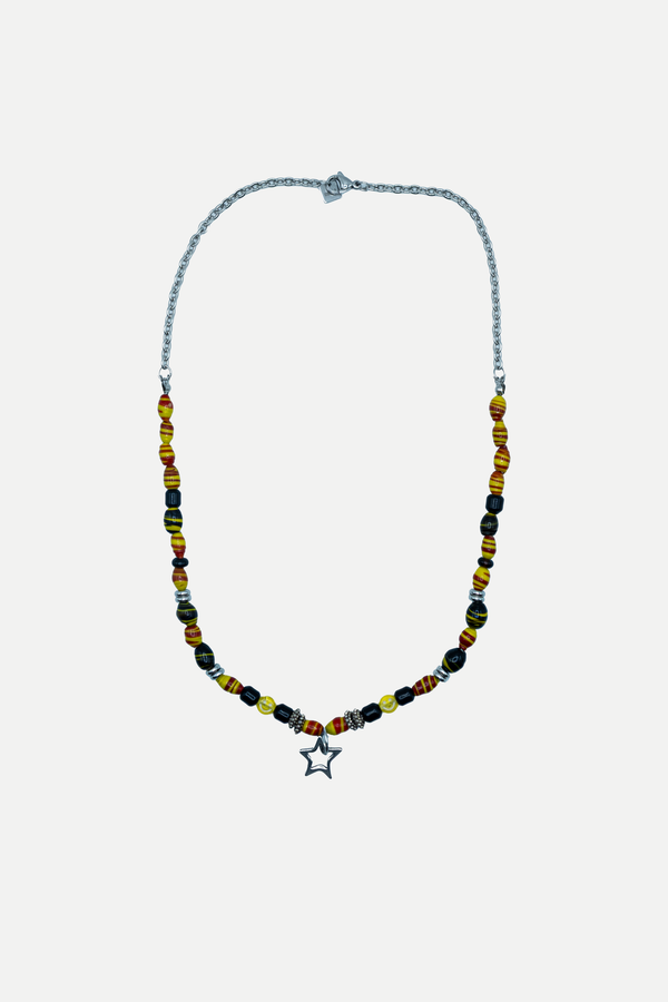 Sceriffa Star, dettaglio della stella dal profilo aperto, delle perline a righe e degli smile gialli